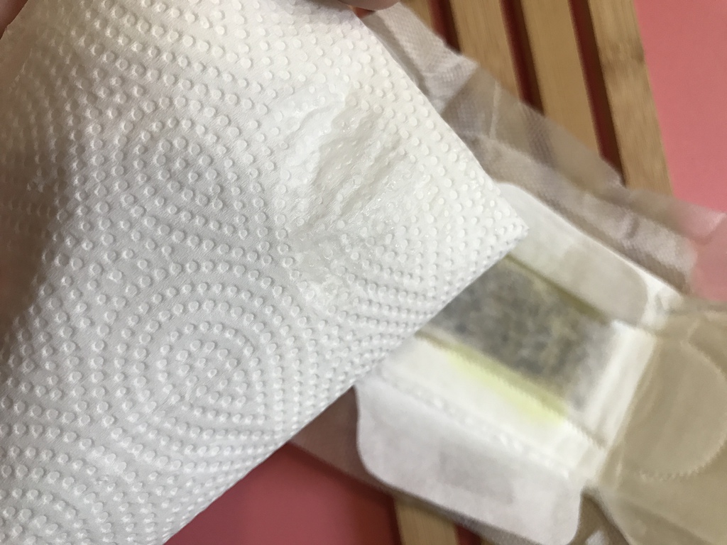 木槿花暖宮衛生棉實驗圖-4 木槿花暖宮衛生棉乾爽體驗實驗圖