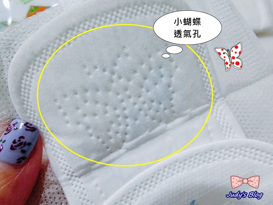 木槿花草本衛生棉涼感護墊蝴蝶圖案的透氣小孔 木槿花草本衛生棉涼感護墊蝴蝶造型透氣小孔