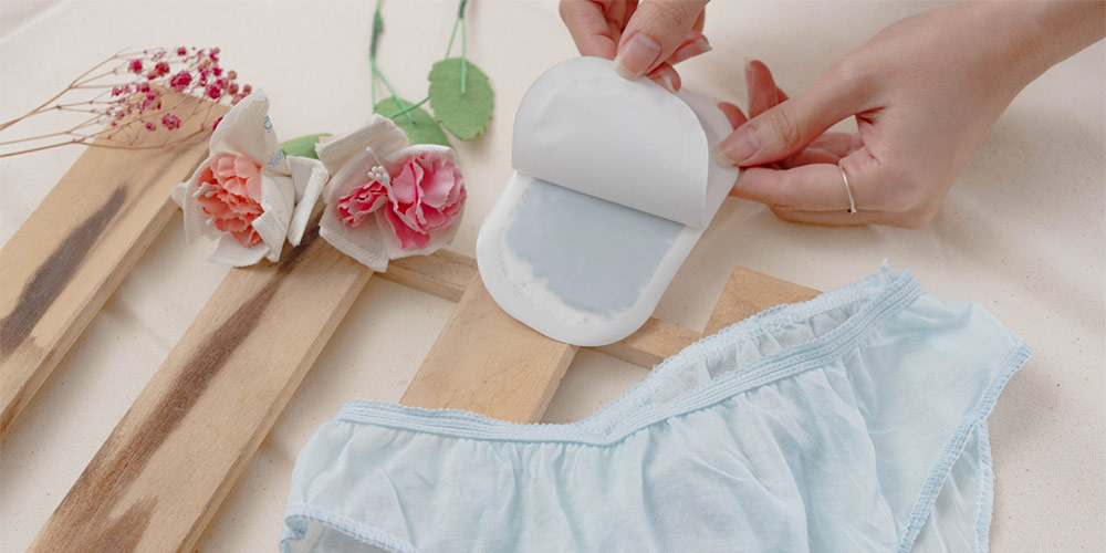 1.規律作息與飲食調整2.暖宮貼熱敷舒緩3.芳療紓壓放鬆身心4.心理疏導與情緒照護5. 專業醫療協助